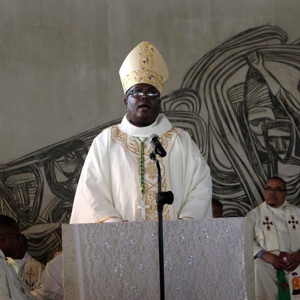 Bishop Amos Mabuti Masemola takes possession of the Cathedra in Kroonstad