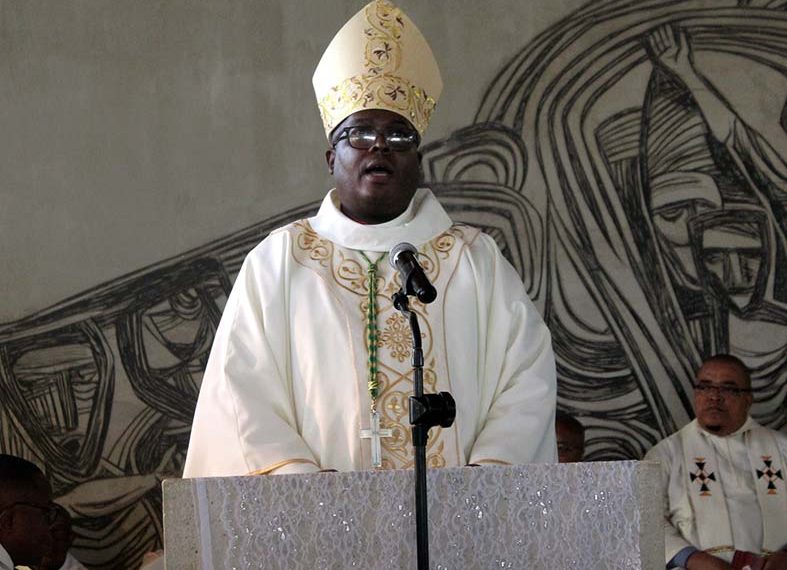 Bishop Amos Mabuti Masemola takes possession of the Cathedra in Kroonstad