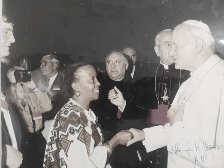 Cecilia Moloantoa meets Pope John Paull II
