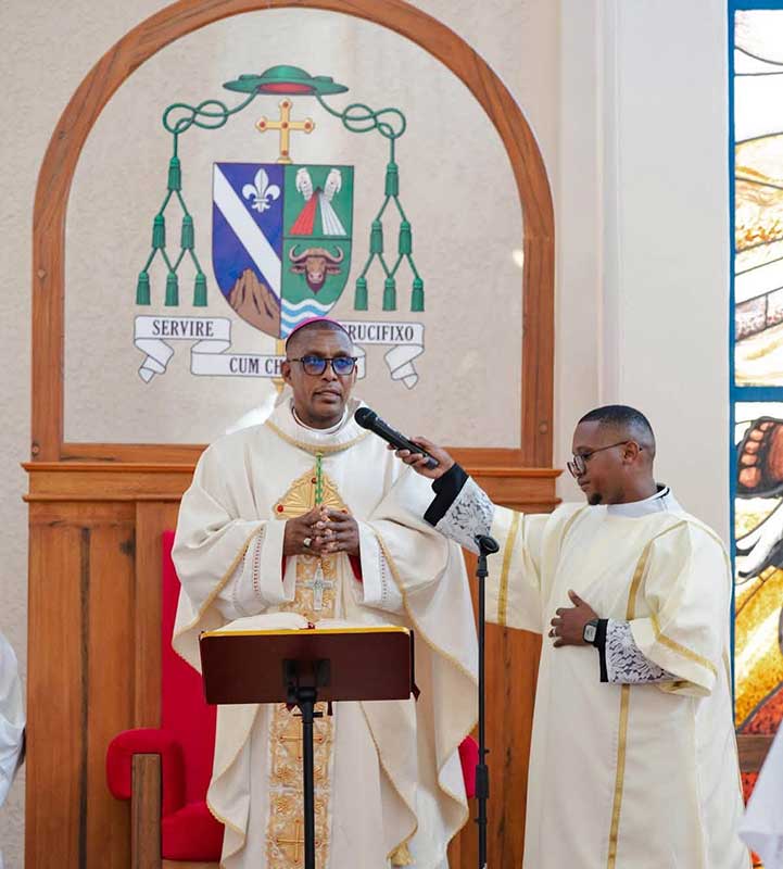 Bishop-Lawrence-Pheto-Cathedra