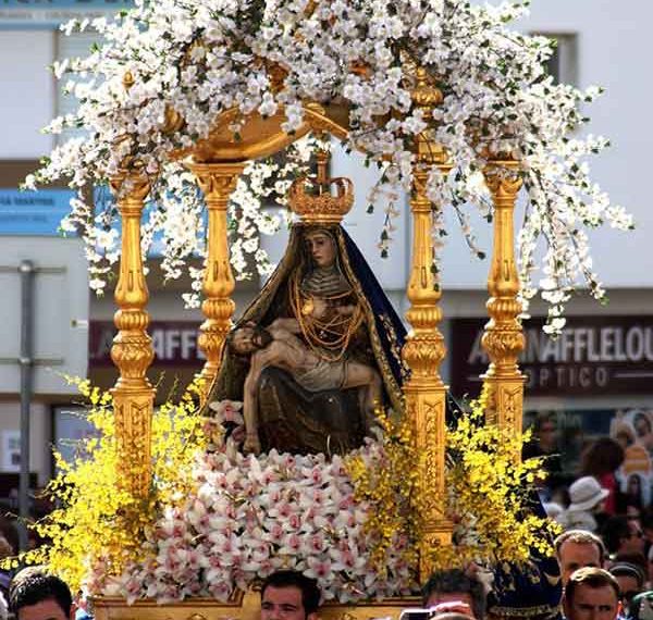 Marian procession in the Algarve, Portugal. Photo: Wikipedia
