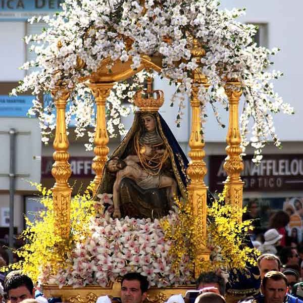Marian procession in the Algarve, Portugal. Photo: Wikipedia